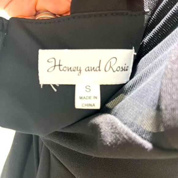 Black dress great for a holiday party size small - Picture 2 of 7